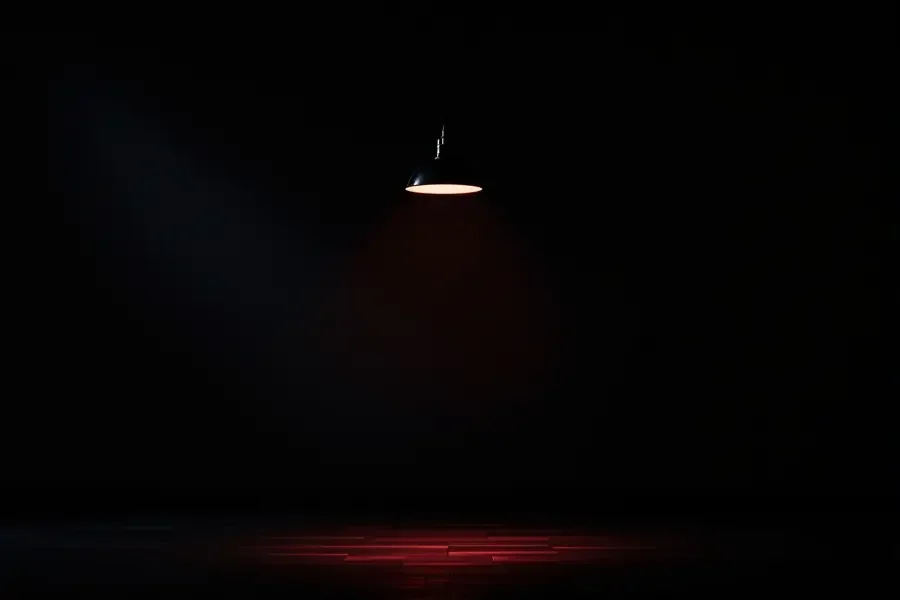 剧单《午夜悬疑必追》配图，包含灯下无人、第七天的继承人、夜班护士的第七个病人、倒数二十四小时的告白